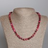 Collar ojo de gato color rojo frambuesa, piedra natural facetada, cubo de 7×7 mm, longitud 48 cm ±