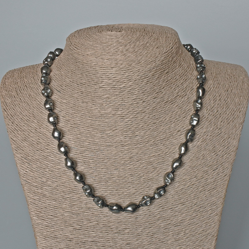 Collar de hematita con calaveras, diámetro 8×10×7,5 mm, longitud 48 cm