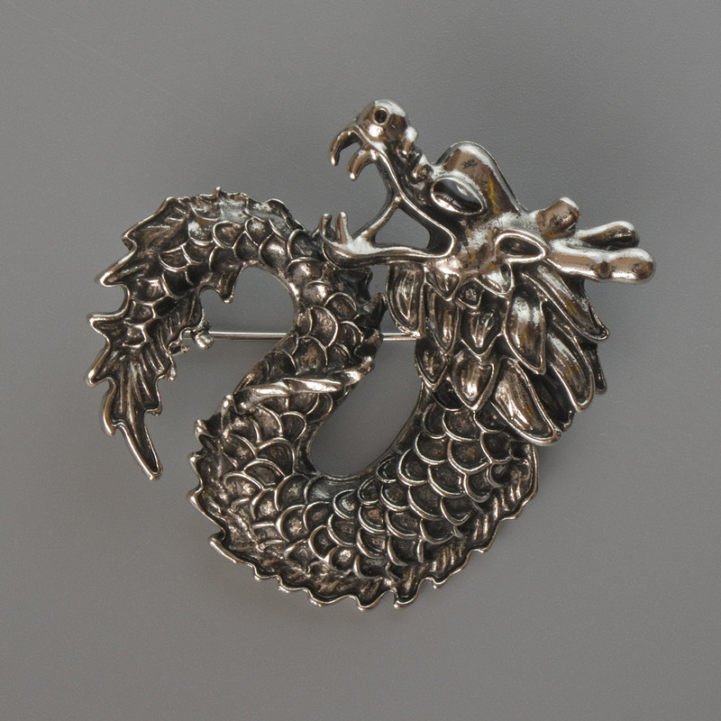 Broche-colgante Dragón metal plateado 42×42 mm