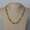 Collar de grosular (granate verde) con piedra natural en fragmentos, diámetro 13×5–8×5 mm ±, longitud 48 cm ±
