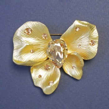 Broche en forma de lazo con gran cristal amarillo de 53×48 mm ±, metal dorado