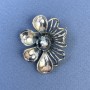 Broche flor con perla negra, metal plateado, 31×39 mm+