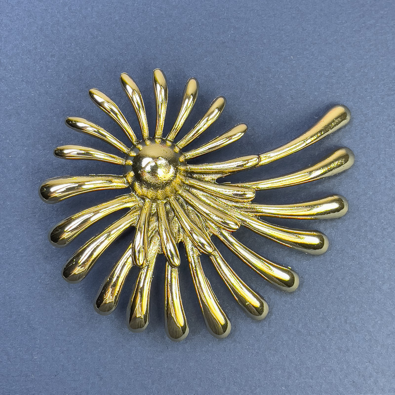 Broche de flor dorado de metal 62×76 mm+