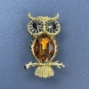 Broche-colgante «Búho» marrón y cristales negros, metal dorado, diámetro 26 mm ±, longitud 44 mm ±