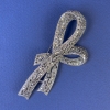 ¡Rebaja! Broche con lazo, strass gris, metal gris plateado oscuro, diámetro 78×40 mm +