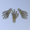 Colgante accesorio Mano de esqueleto, color bronce, dimensiones 35x19x2 mm ±, agujero diámetro 3 mm ±, empaque de 20 g (~ 9 uds.)