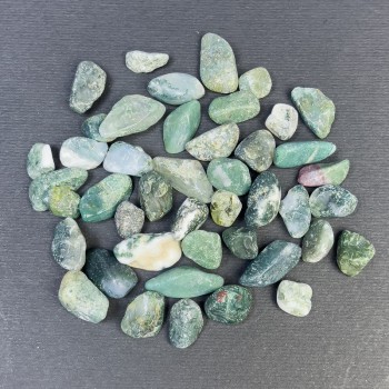 Ágata musgosa natural, fragmentos pulidos sin perforación, 9–17×5–9 mm (+-) (por 100 g ±)
