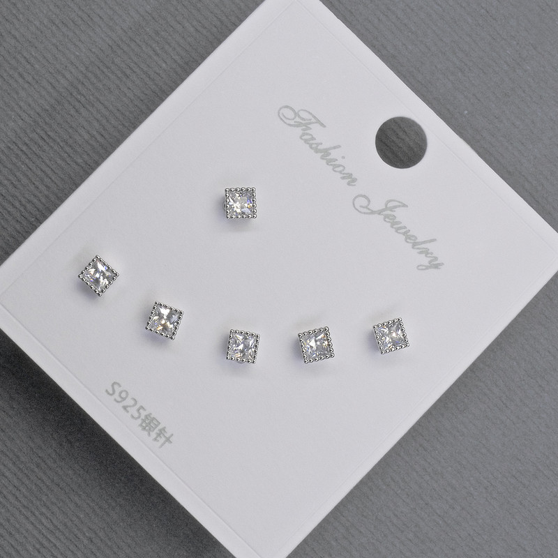 Pendientes tipo botón 3,5 mm ±, metal plateado con cristales blancos