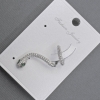 Arete tipo cuff para oreja «Serpiente» – metal plateado, 14×30 mm ±, cristales blancos y verdes