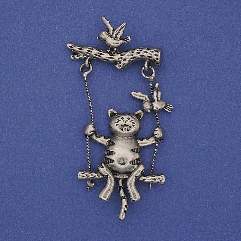 Broche gato de metal plateado