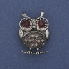 Broche-colgante «Búho» con strass rosas y moradas, metal plateado 38×28 mm+