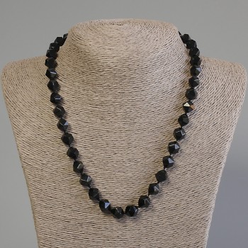 Collar de ónix negro facetado, diámetro de las cuentas 10x9 mm +-, longitud 50 cm +- con cierre