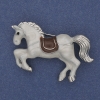 Broche-colgante Caballo blanco con esmalte blanco y metal plateado 46×28 mm+