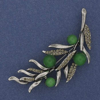 Broche 'Rama verde' con ojo de gato verde y cristales grises, 67×26 mm, metal plateado