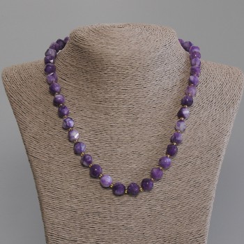 Collar de sugilita facetada, cuentas de 10×9 mm ±, cuentas de 3 mm ±, longitud 45 mm ± con cierre
