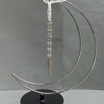 Soporte Media Luna para esfera 24×17 cm ± diámetro de las patas 10 cm ±, longitud de la cadena 16 cm ±, metal plateado