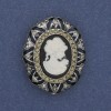 Broche de Camafeo Dama con strass, metal plateado, 32×25 mm +