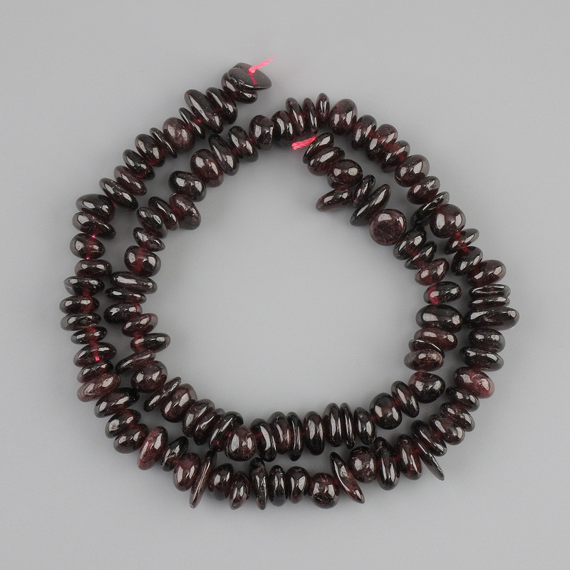 Cuentas de granate troceadas 7-11×3-5 mm, longitud 40 cm