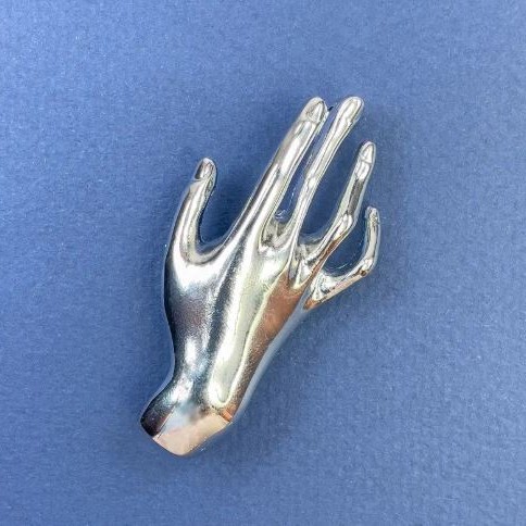 Broche-colgante Mano metal plateado 27×55 mm+