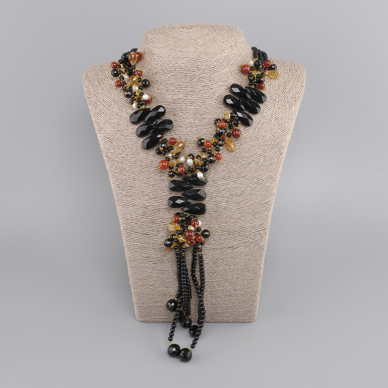 Collar de tres hileras con piedras variadas, longitud 55 cm+
