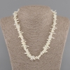 Collar de coral «Aguja troceada» 8-17×1-3,5 mm, longitud 45 cm +/- con cierre