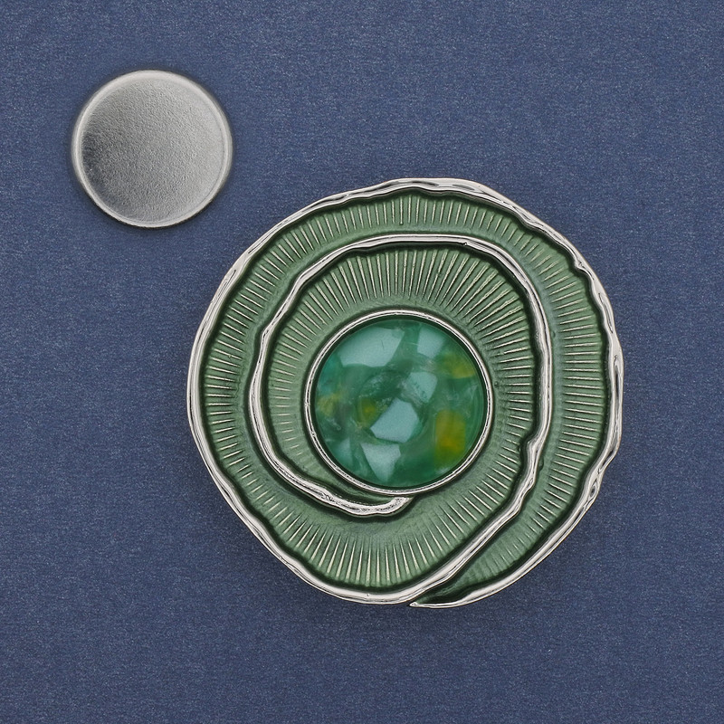 Broche magnético 'Acento' esmaltado en metal plateado 41 mm+
