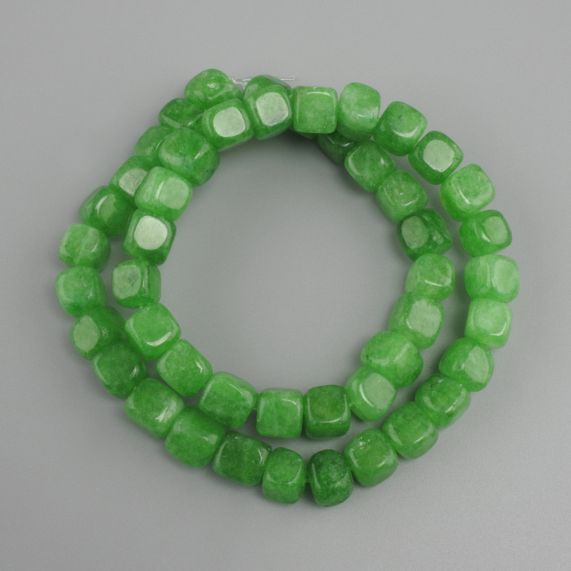 Cuentas de nefrita en forma cúbica, diámetro 8–9 mm, longitud 39 cm ±
