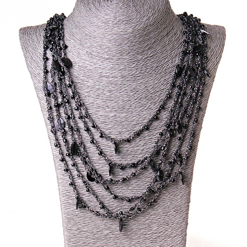 Collar telaraña negro con colgantes ovalados, 70 cm