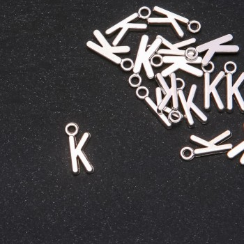 Colgante de letra 'K' 17×7 mm, envasado 20 g (+- 25 uds.)