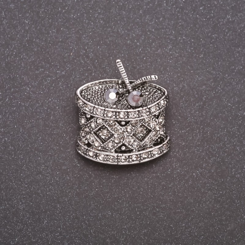 Broche tambor con strass metal gris 24x26 mm