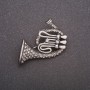 Broche en forma de trompeta con strass, metal gris