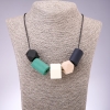 Collar Geometría con cuentas de madera multicolores, longitud de 45–70 cm con ajuste