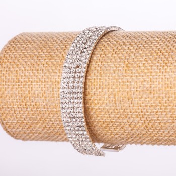 Pulsera de strass de cinco hileras con cierre de metal blanco y cristales blancos