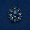 Broche Flor de ágata cabujón 50x43 mm, color azul y gris, metal plateado