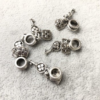 Accesorio de bisutería: colgante llave de 30 mm, diámetro 5 mm, envasado 20 g ± 12 uds.