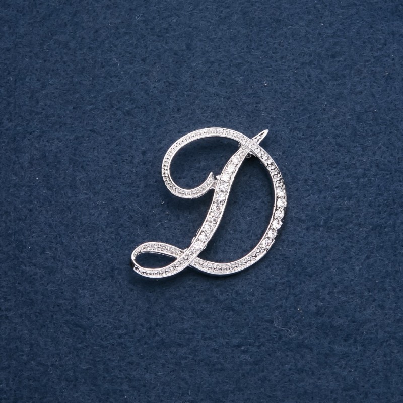 Broche con la inicial D, color plata, 40x36 mm