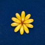 Broche Flor amarillo y gris de metal 48 mm +