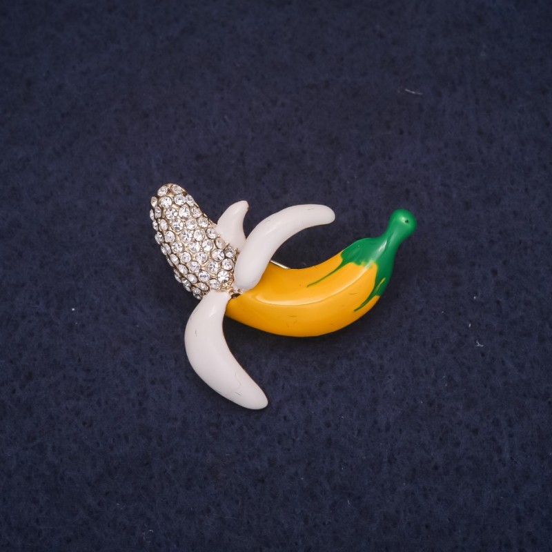 Broche de Banana con strass y esmalte