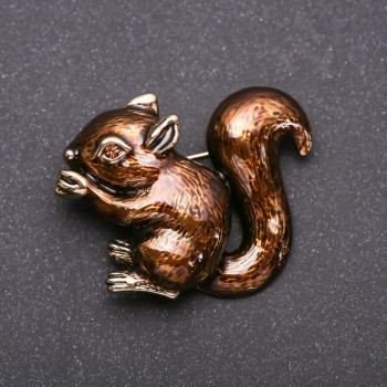 Broche Ardilla esmaltado, color marrón dorado, metal 48×38 mm