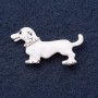 Broche 'Teckel albino' 4×2 cm, con strass, esmalte blanco, metal gris