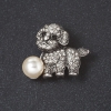 Broche Perrito con pelota color plateado 2,8 cm