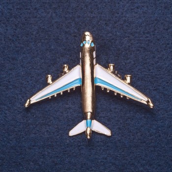 Broche «Avión» blanco y azul claro esmaltado, acabado en dorado, 4×5 cm