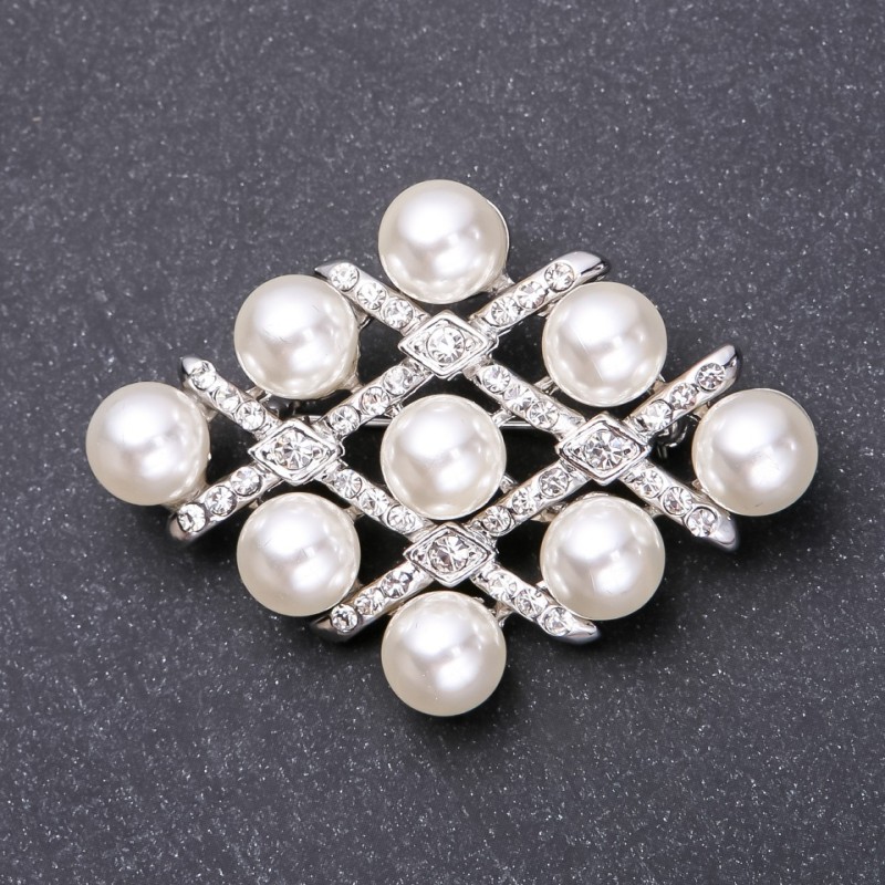 Broche rombo perlado color plata blanca 40x58 mm
