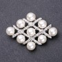 Broche rombo perlado color plata blanca 40x58 mm
