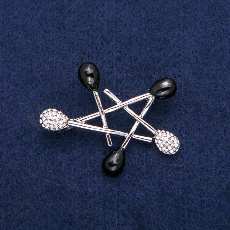 Broche Estrella negro esmaltado y strass