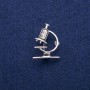 Broche Microscopio con esmalte y strass de 24×31 mm, metal plateado