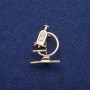 Broche Microscopio con esmalte y strass, 24×31 mm, metal dorado