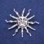 Broche-colgante Sol 53×62 mm, metal plateado