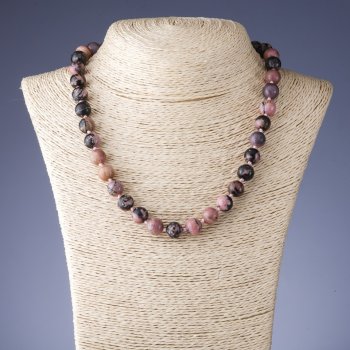 Collar de rodonita, diámetro 10 mm, hilo de 46–48 cm+