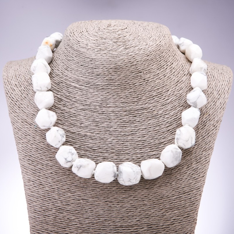 Collar de caolín natural facetado, forma multilateral 13×15 mm, longitud 50 cm